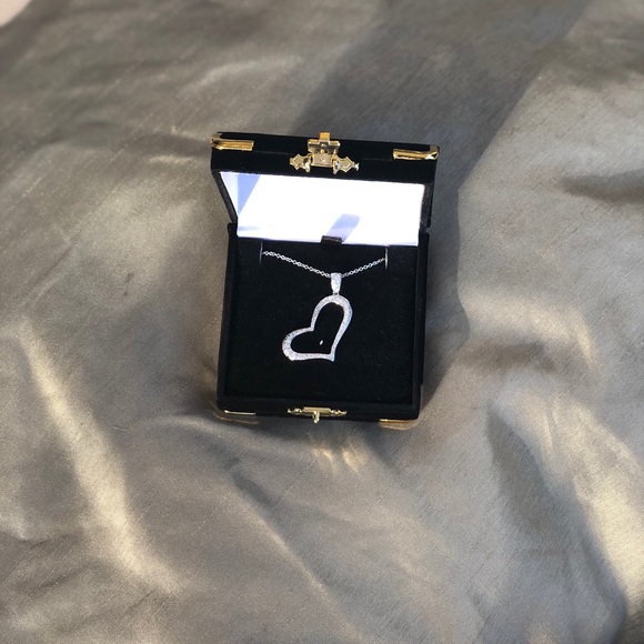 18kt Diamond Picasso style heart pendant - Picture 6 of 8